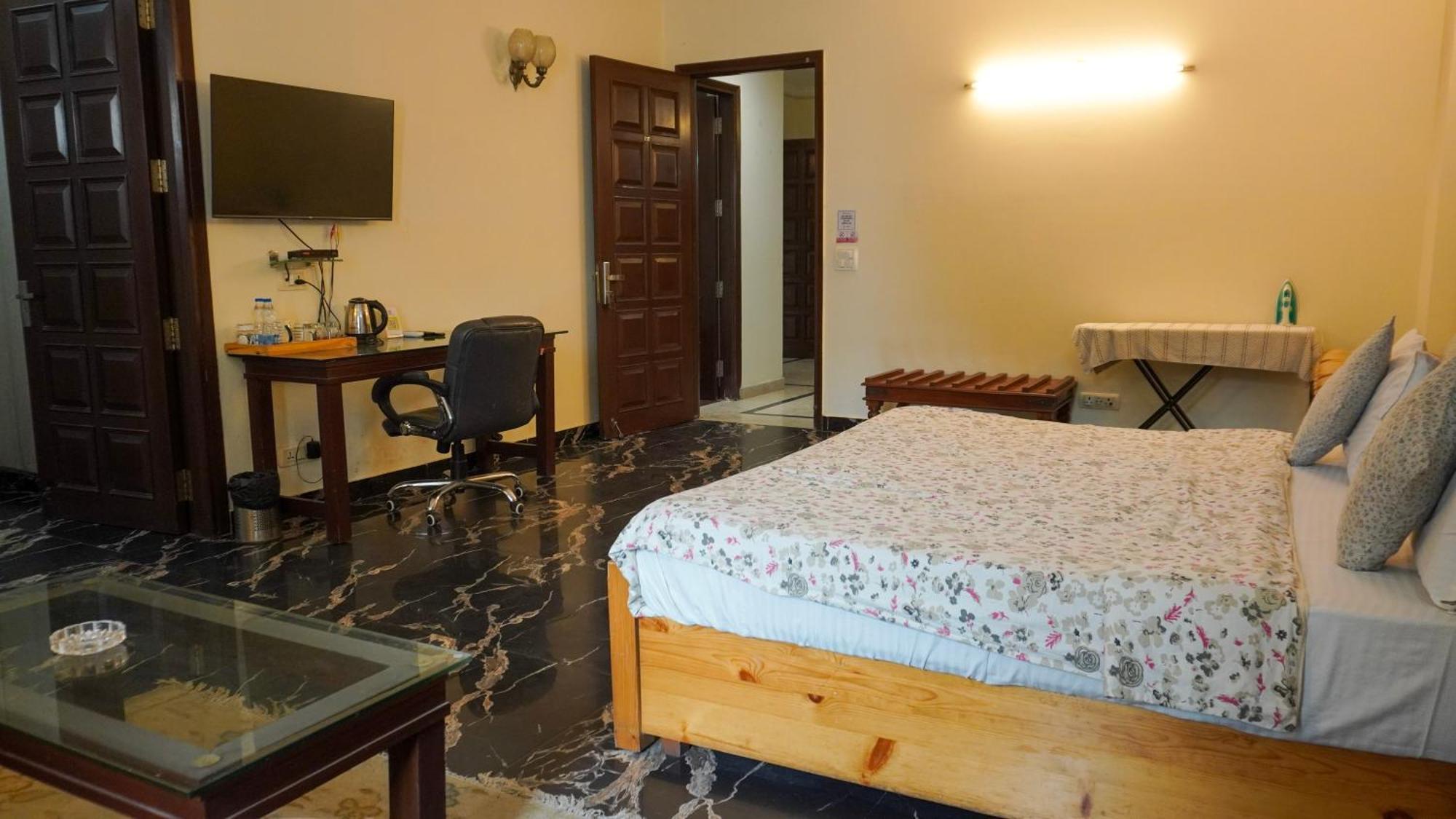 Perch Arbor Suites Ґурґаон Екстер'єр фото
